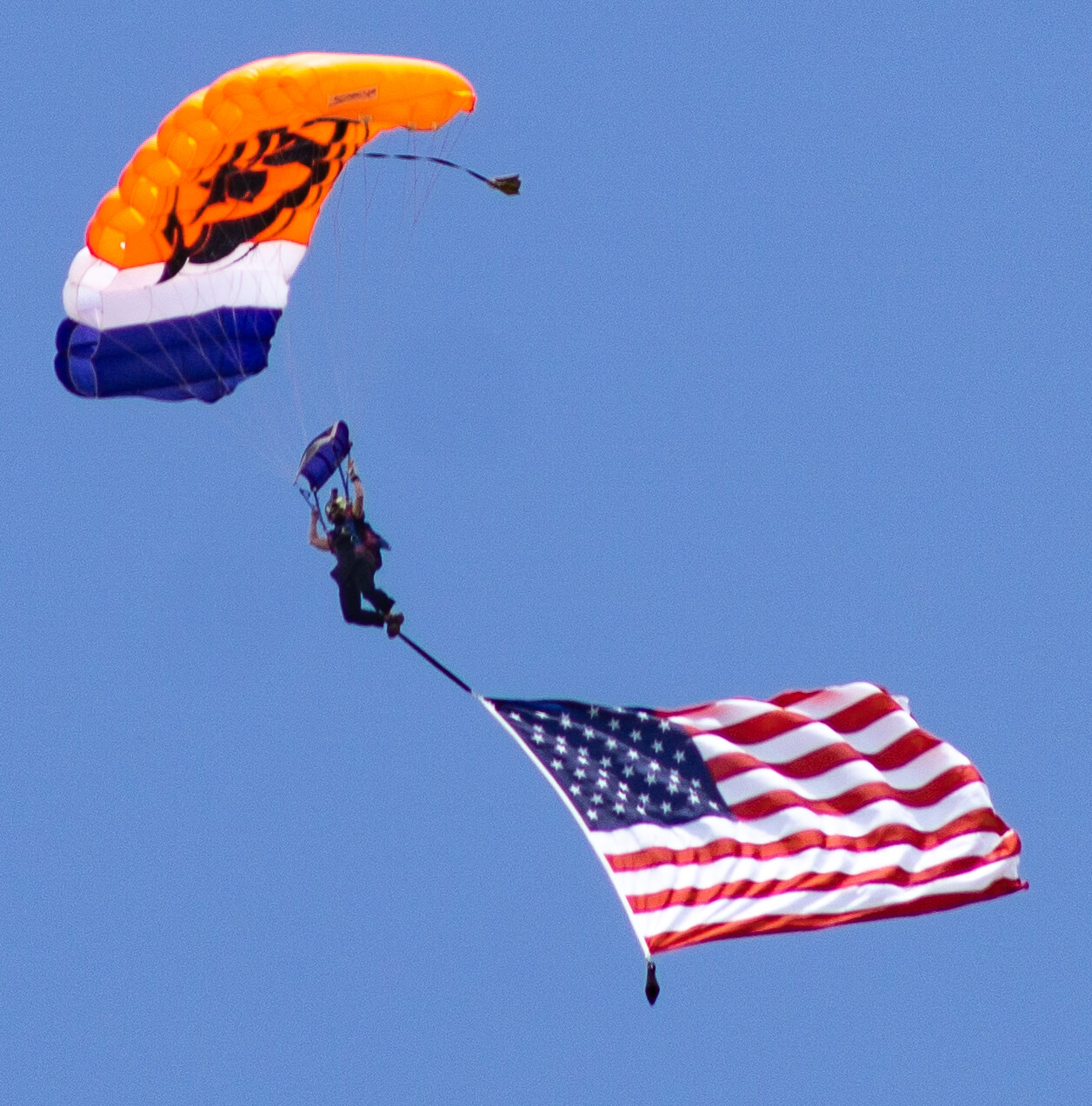 Chuters parachute jumper with american flag